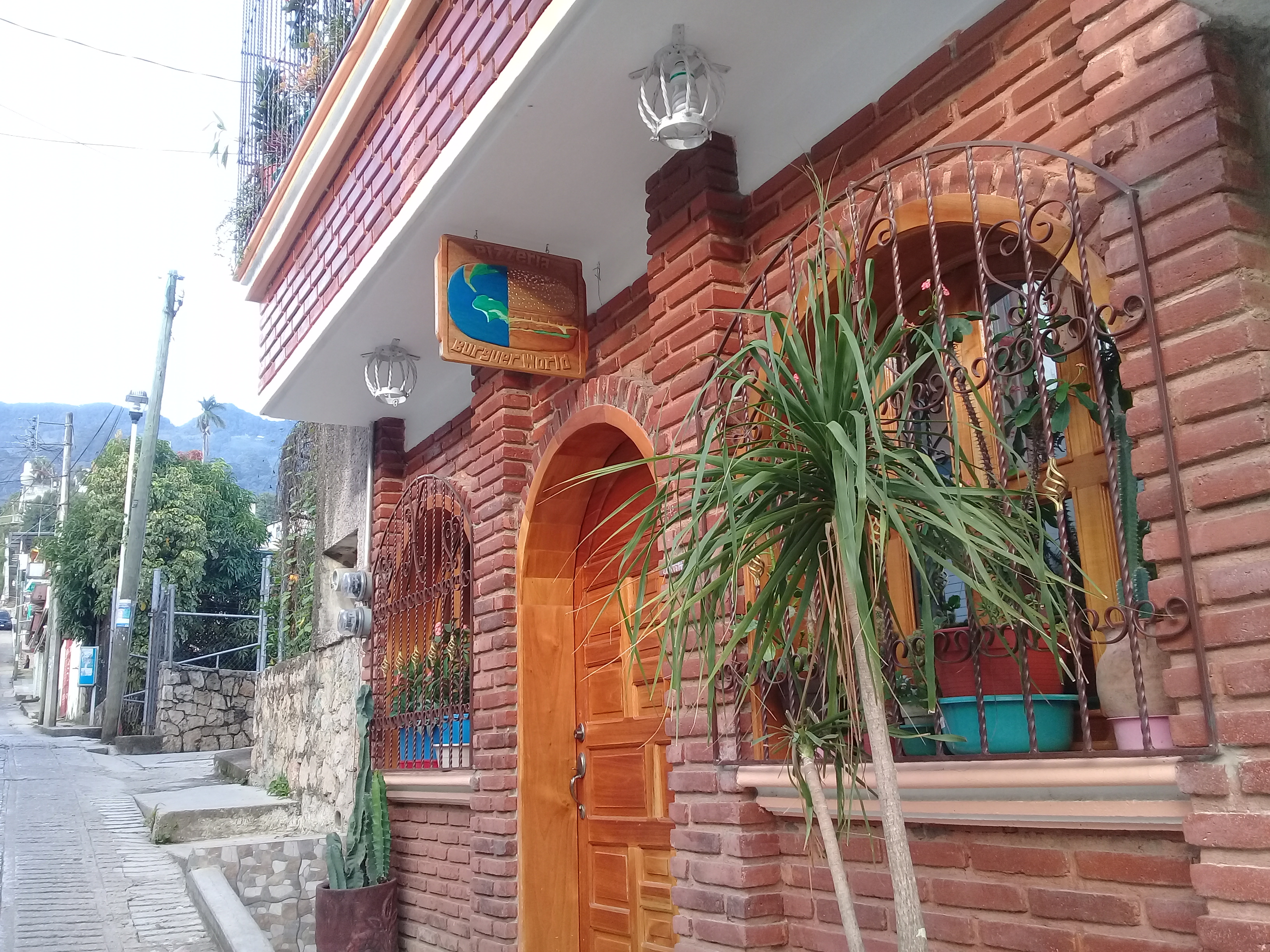 PIZZERIA BURGER WORLD image 2