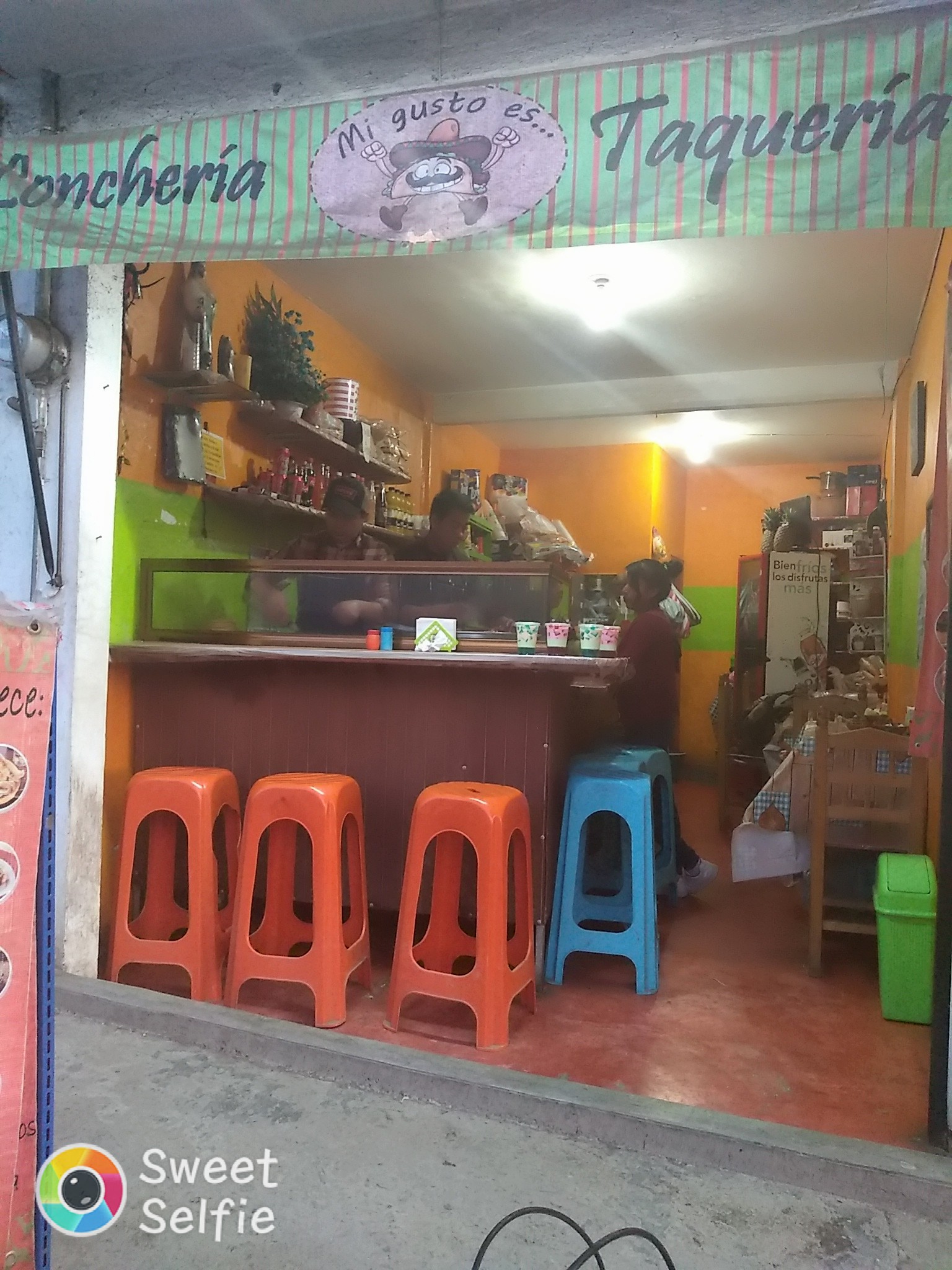 Lonchería y taquería "Mi gusto es" image 4