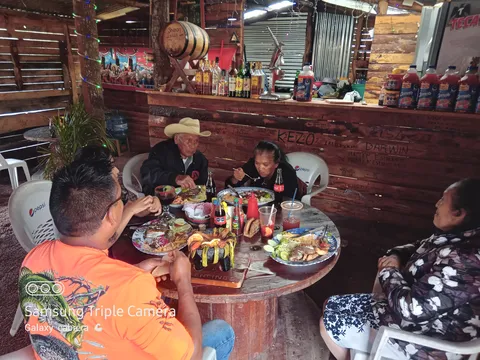 los Encinos asados & Mariscos Restaurante image 1