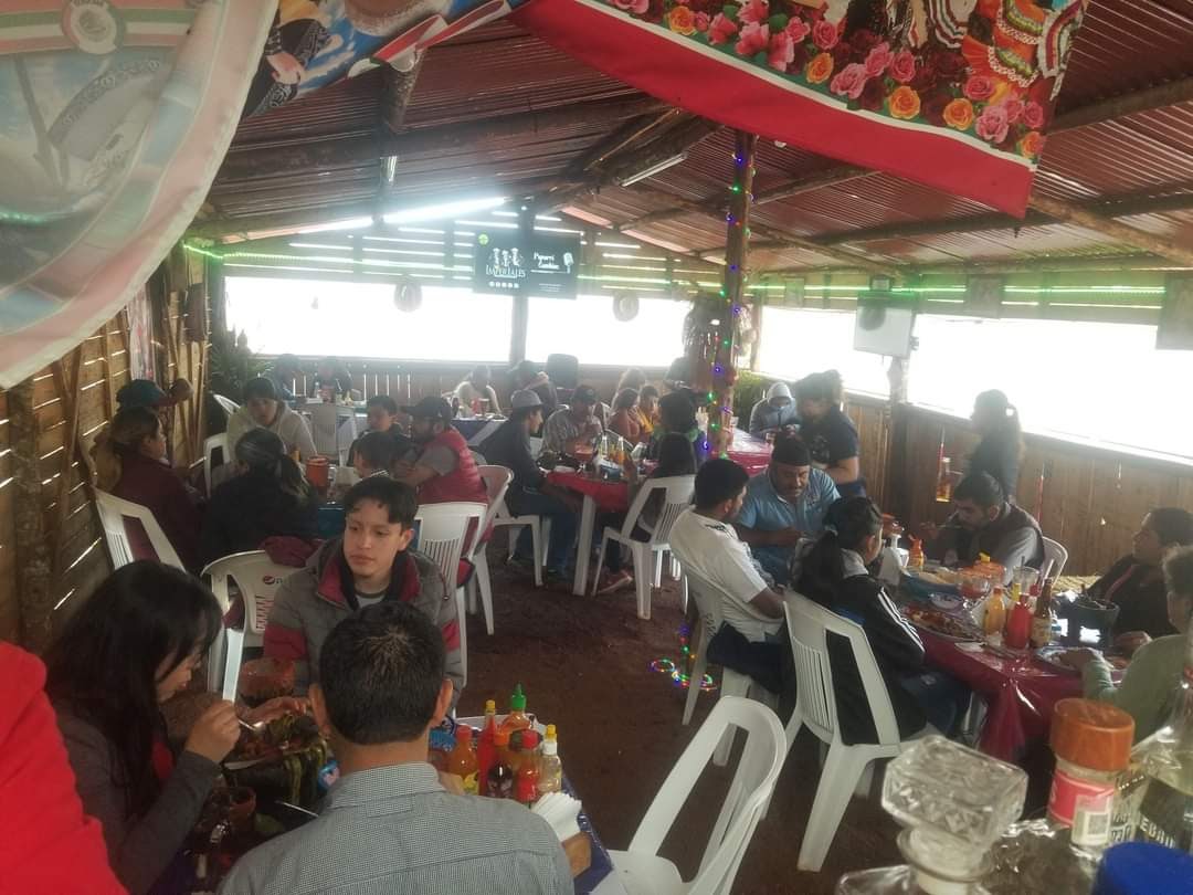 los Encinos asados & Mariscos Restaurante image 9