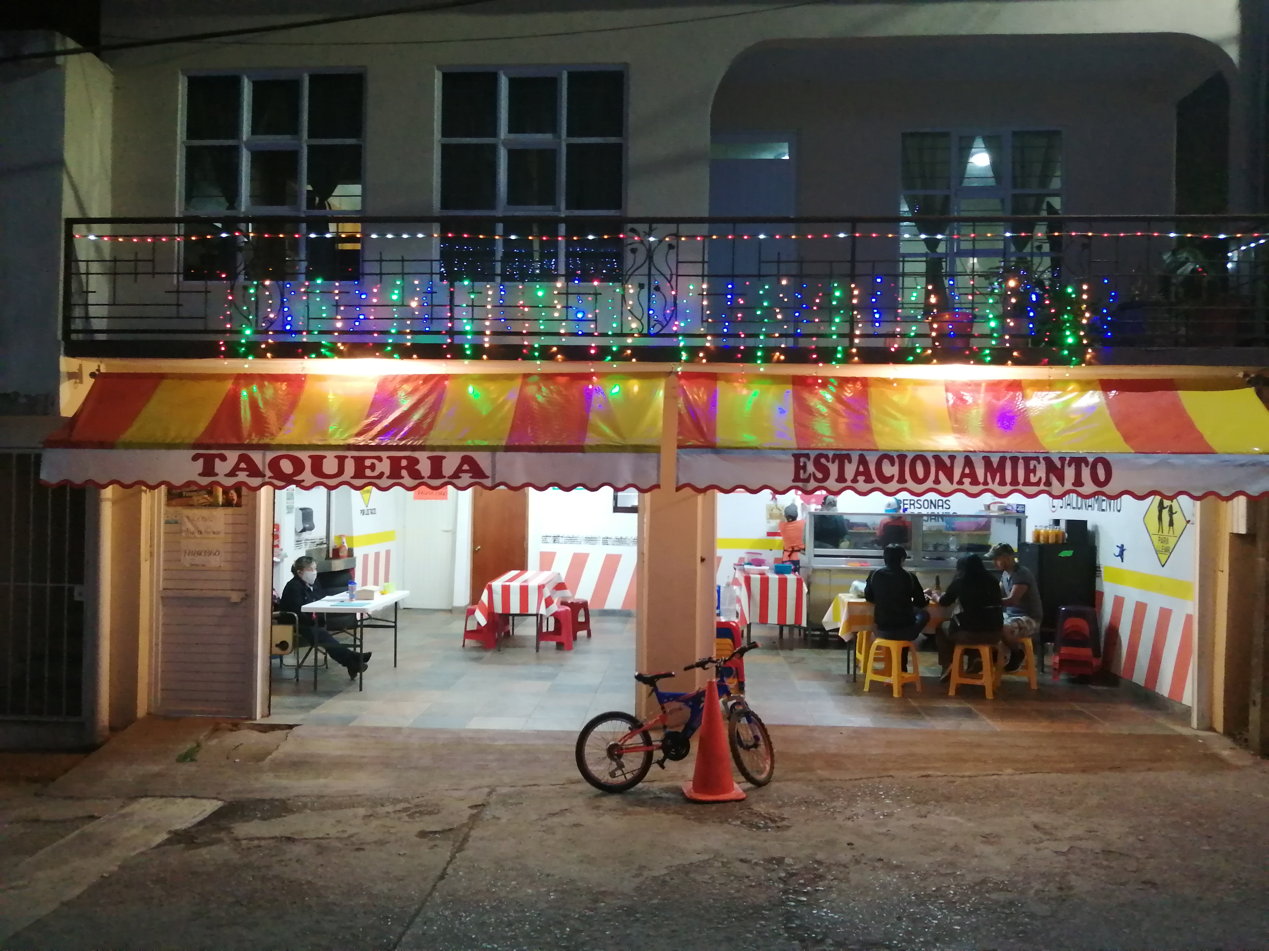 Estacionamiento Taquería image 3