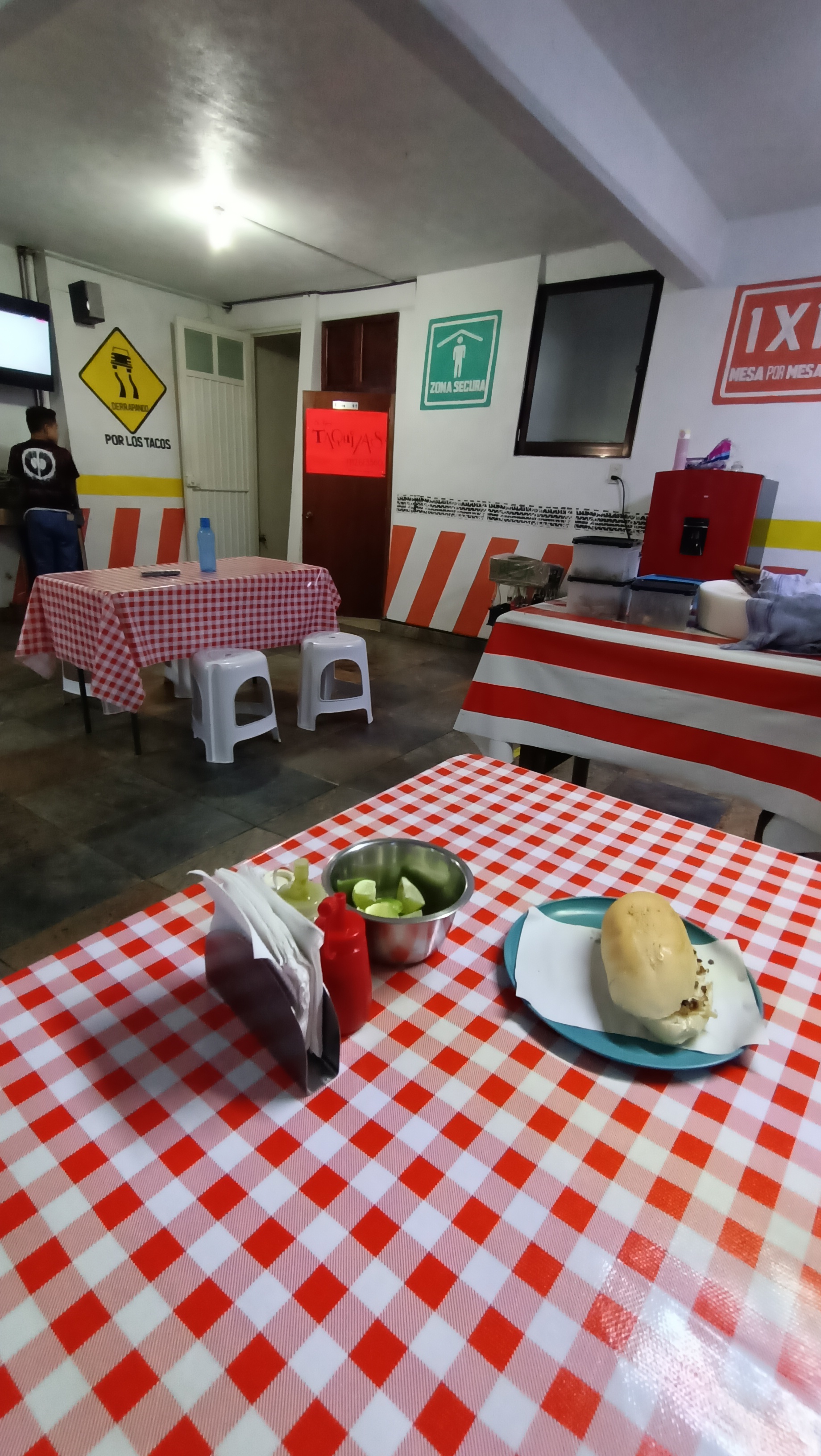 Estacionamiento Taquería image 9