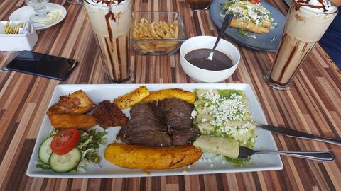 Frikeys Cafe Restaurante image 2