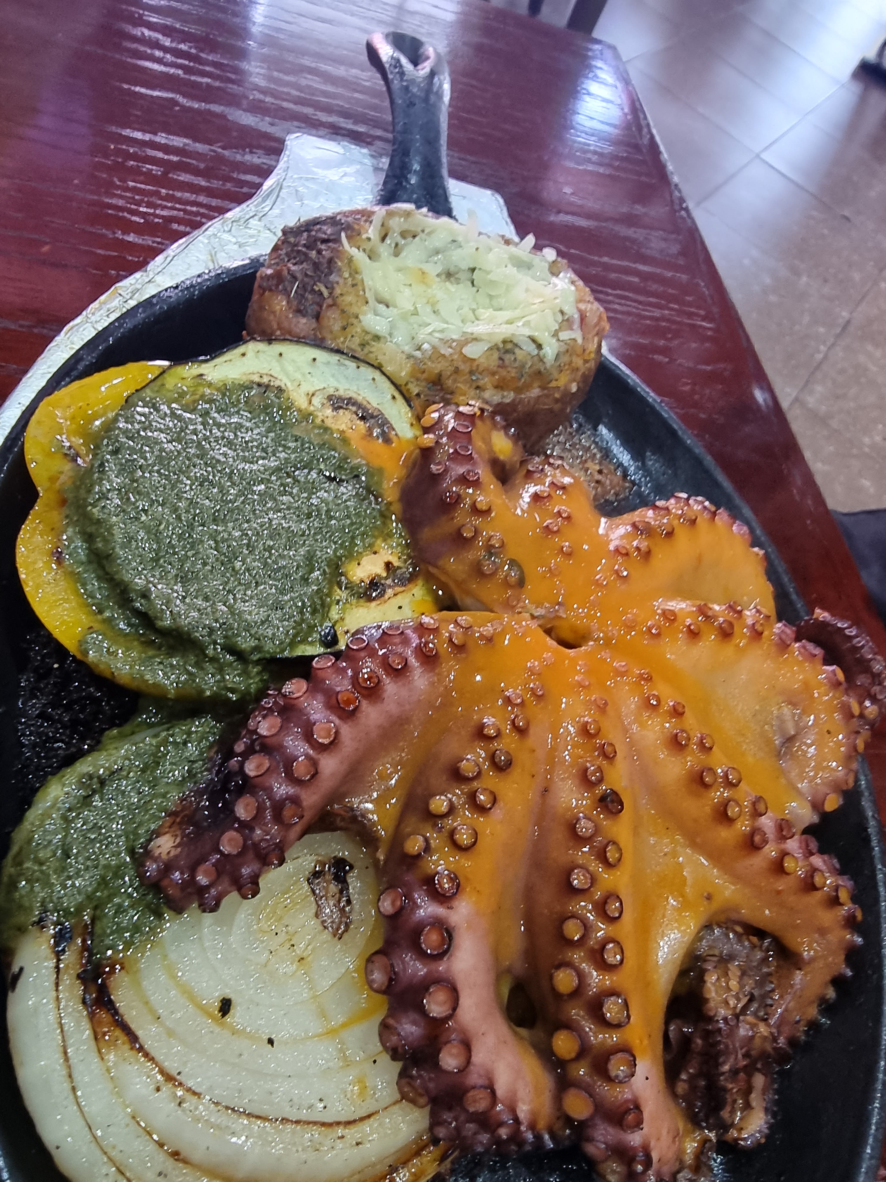 La Cervecería de León (IRP) - Mariscos y Carnes image 6