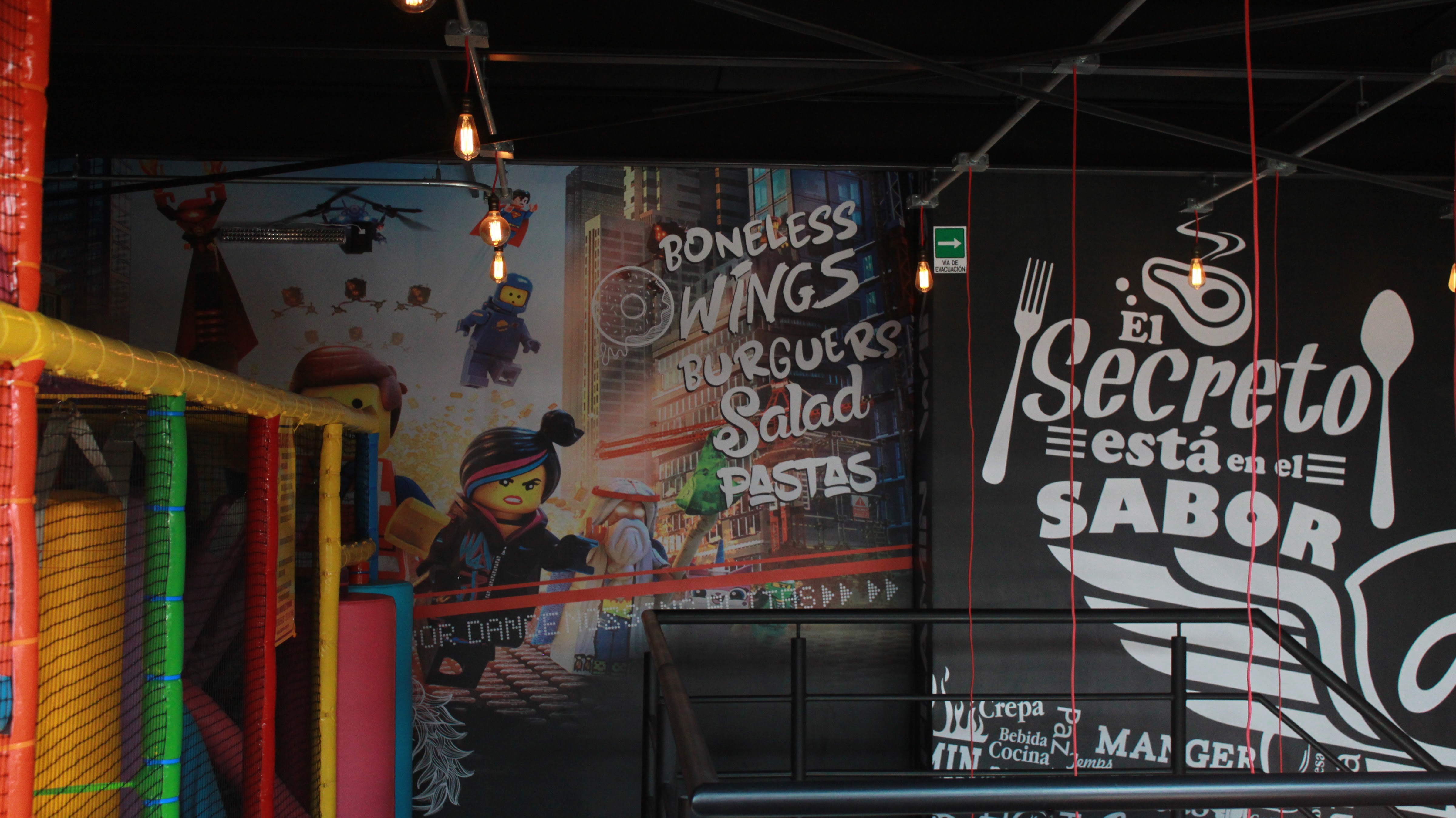 Flamin wings Plaza Delta image 10