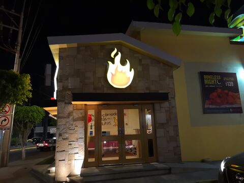 Las Alitas image 1
