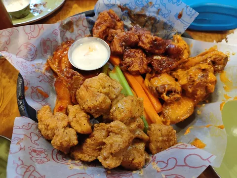 Las Alitas image 3