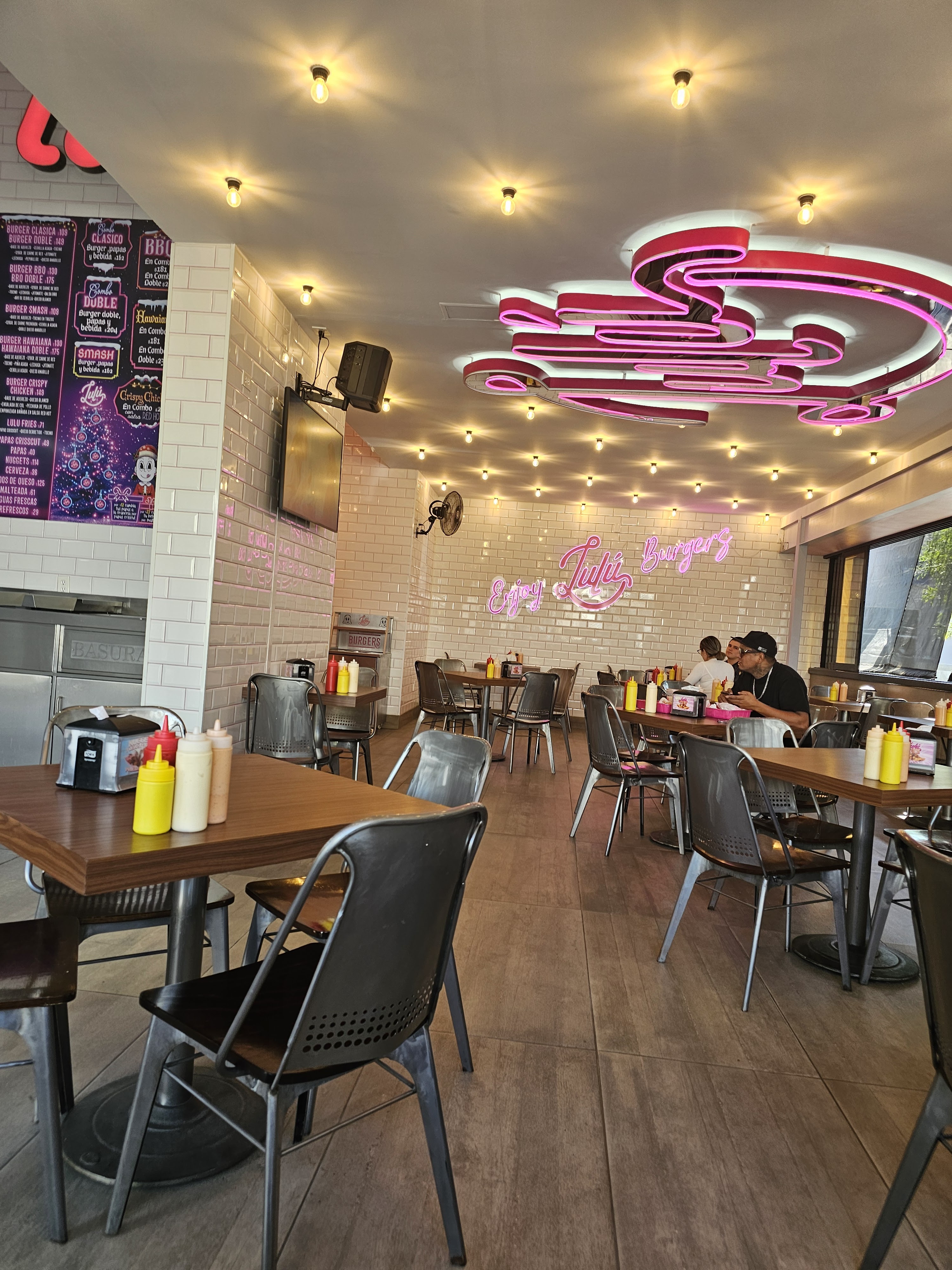 Lulú Burgers image 6