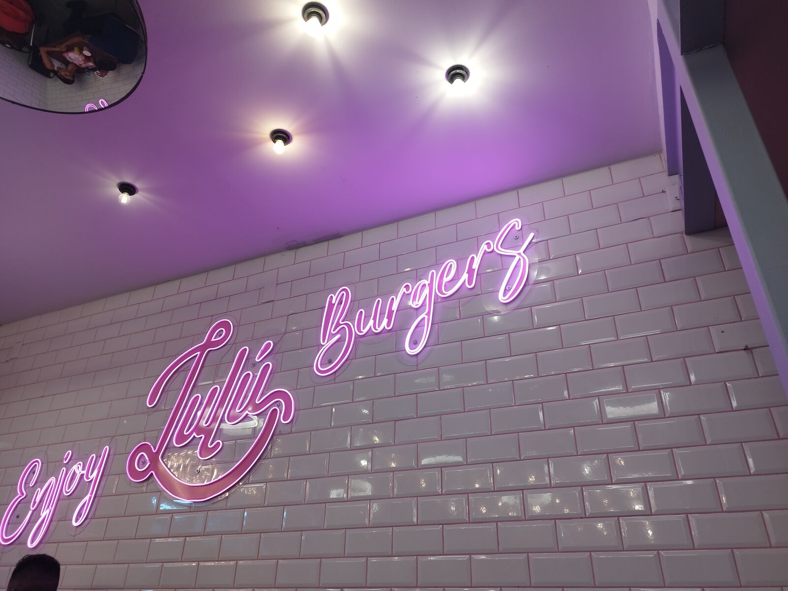 Lulú Burgers image 8