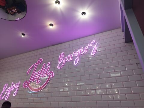 Lulú Burgers image 8