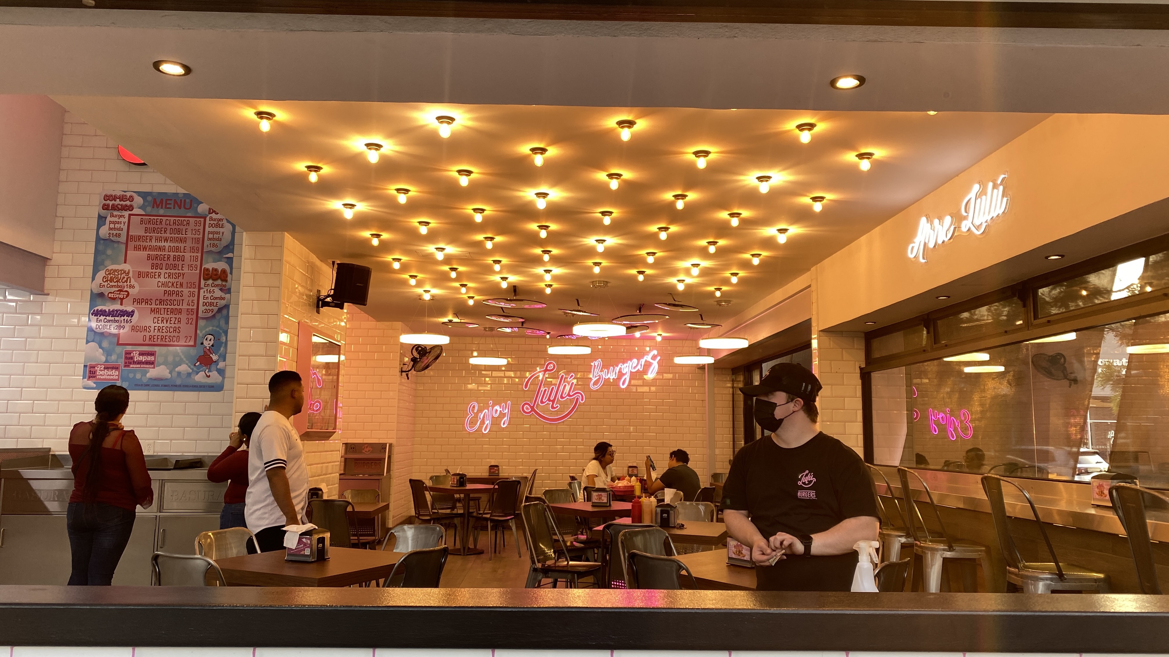Lulú Burgers image 10