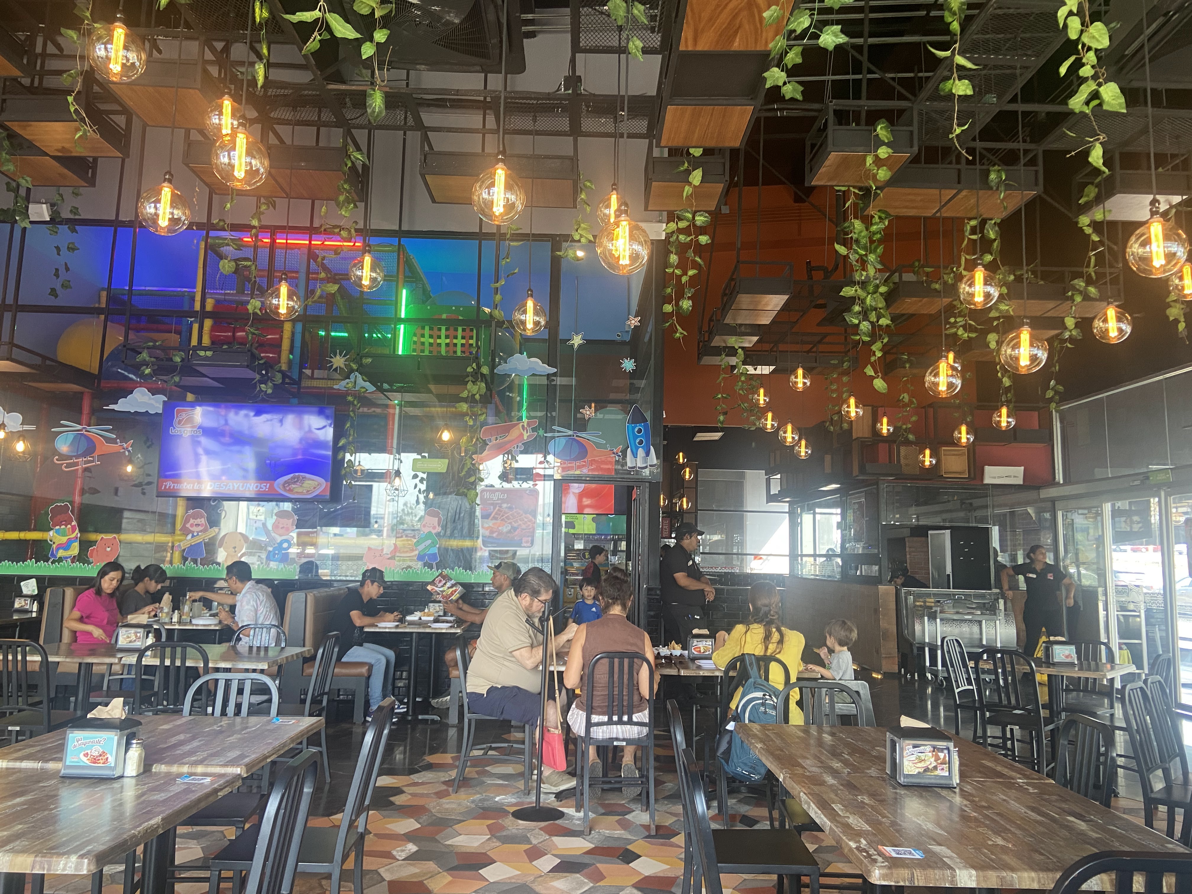 Los Giros Riviera image 4