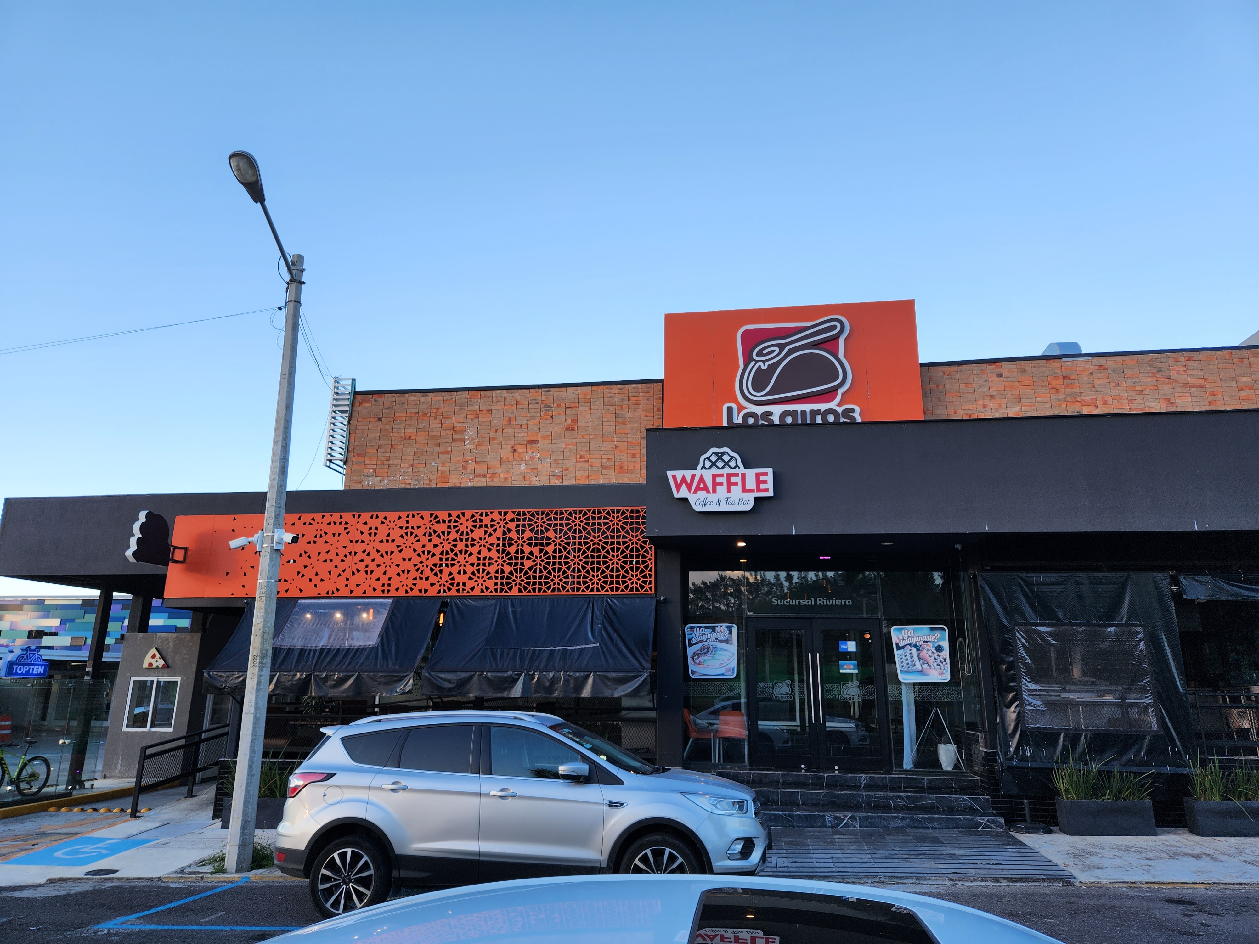 Los Giros Riviera image 6