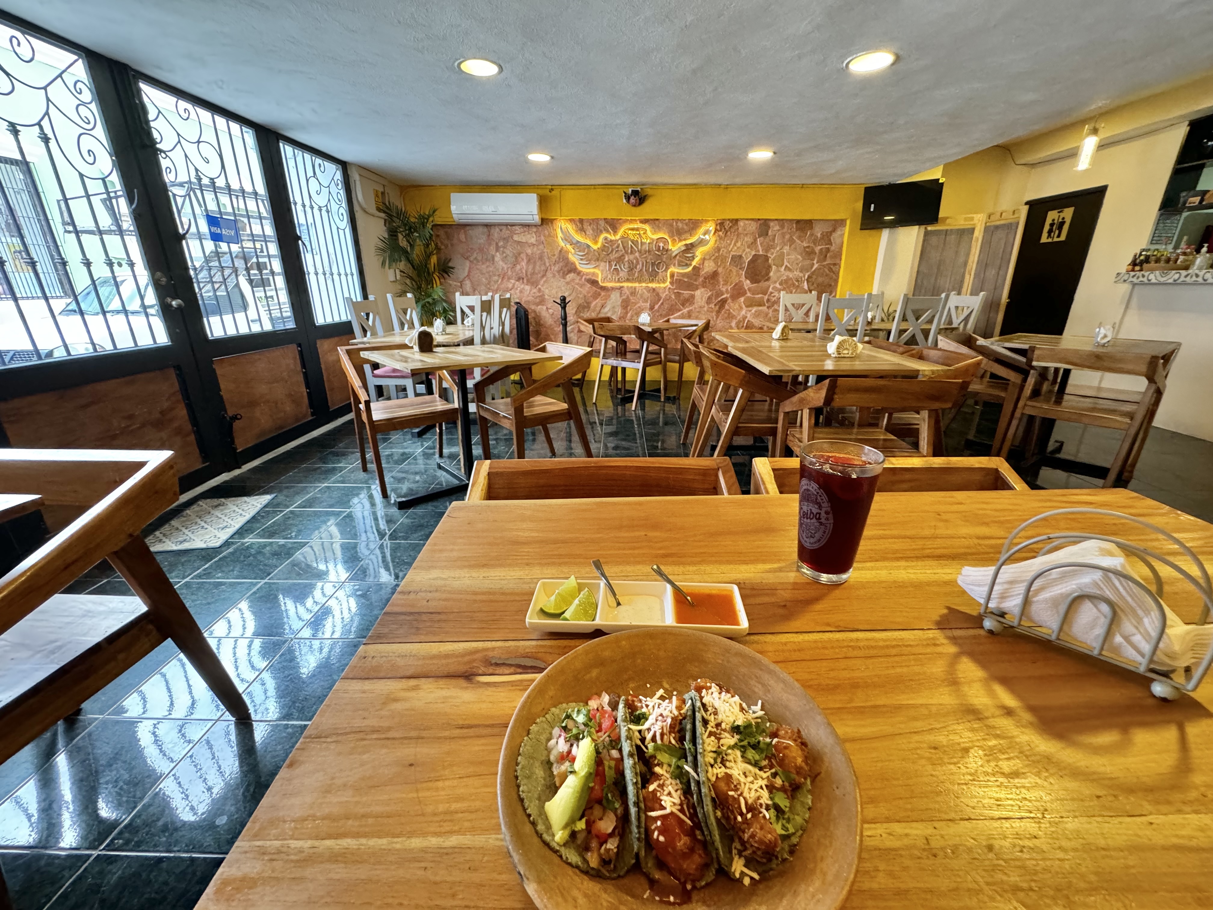 Santo Taquito y Otros Milagritos image 9