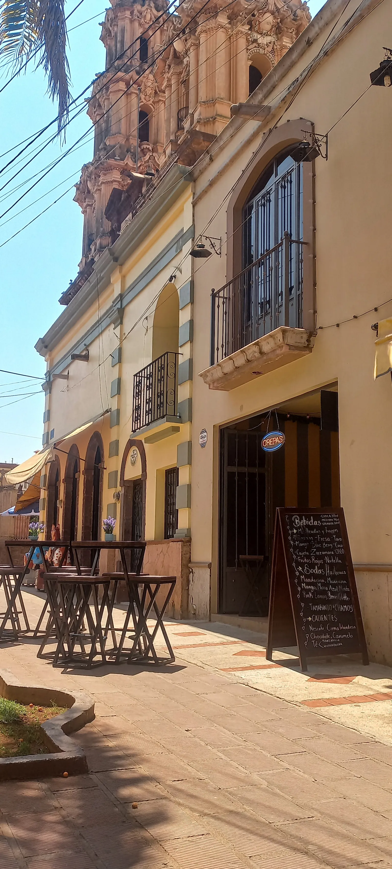 "Canela" coffee and crepes image 2