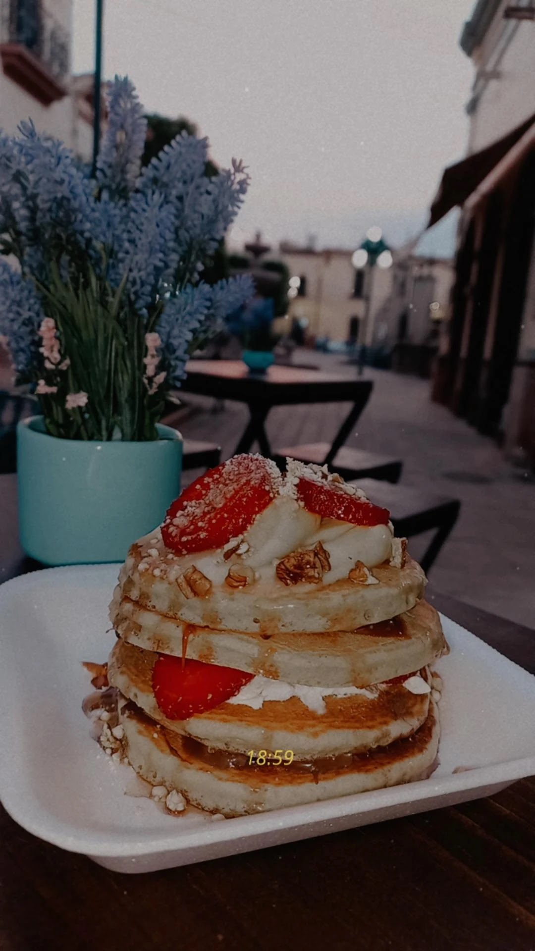 "Canela" coffee and crepes image 8