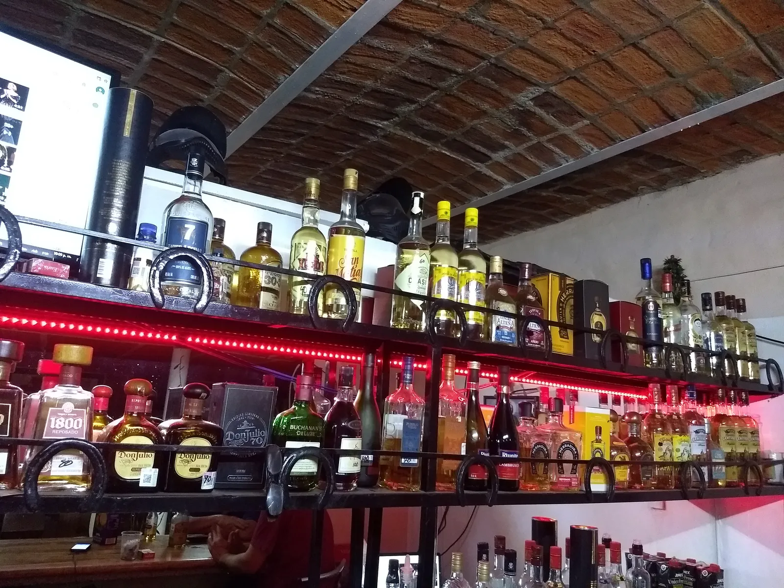 VALLE BAR image 3