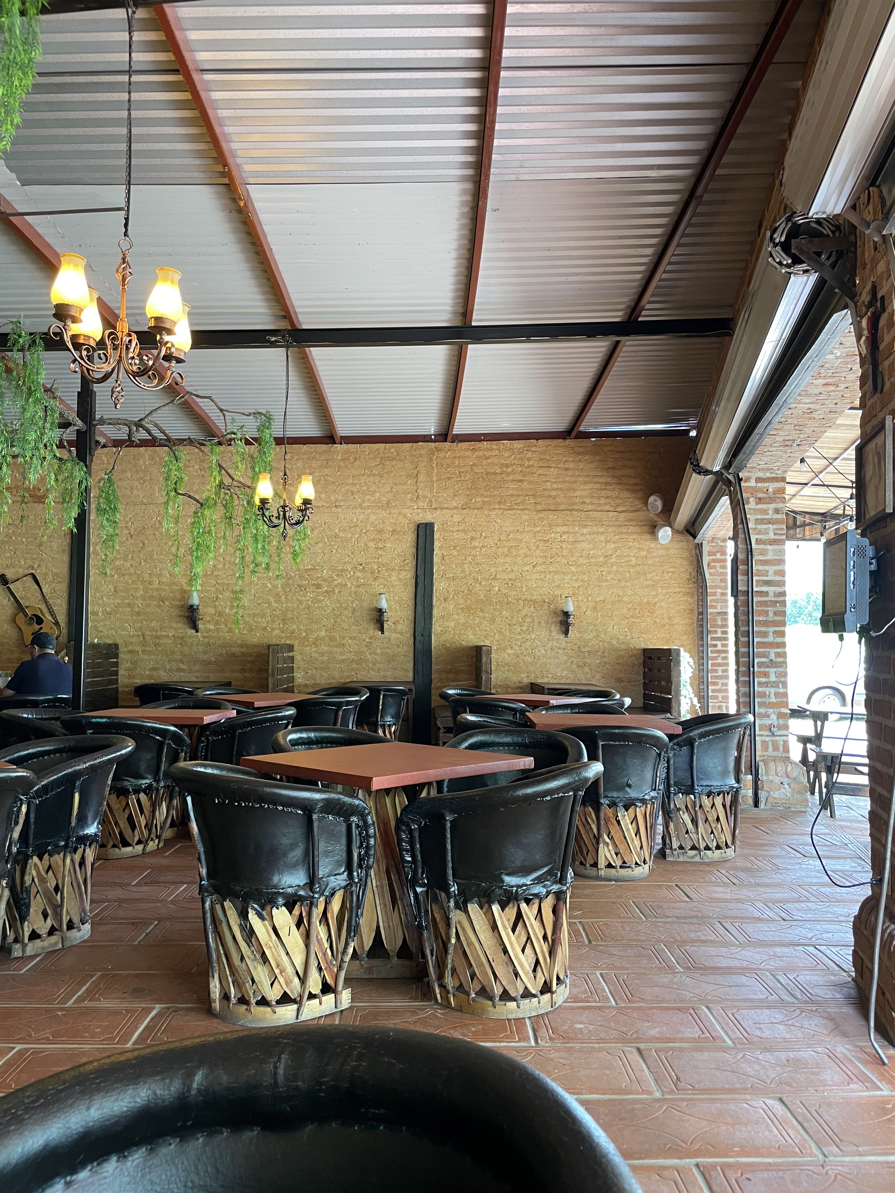 Pajaretes Restaurante bar image 3