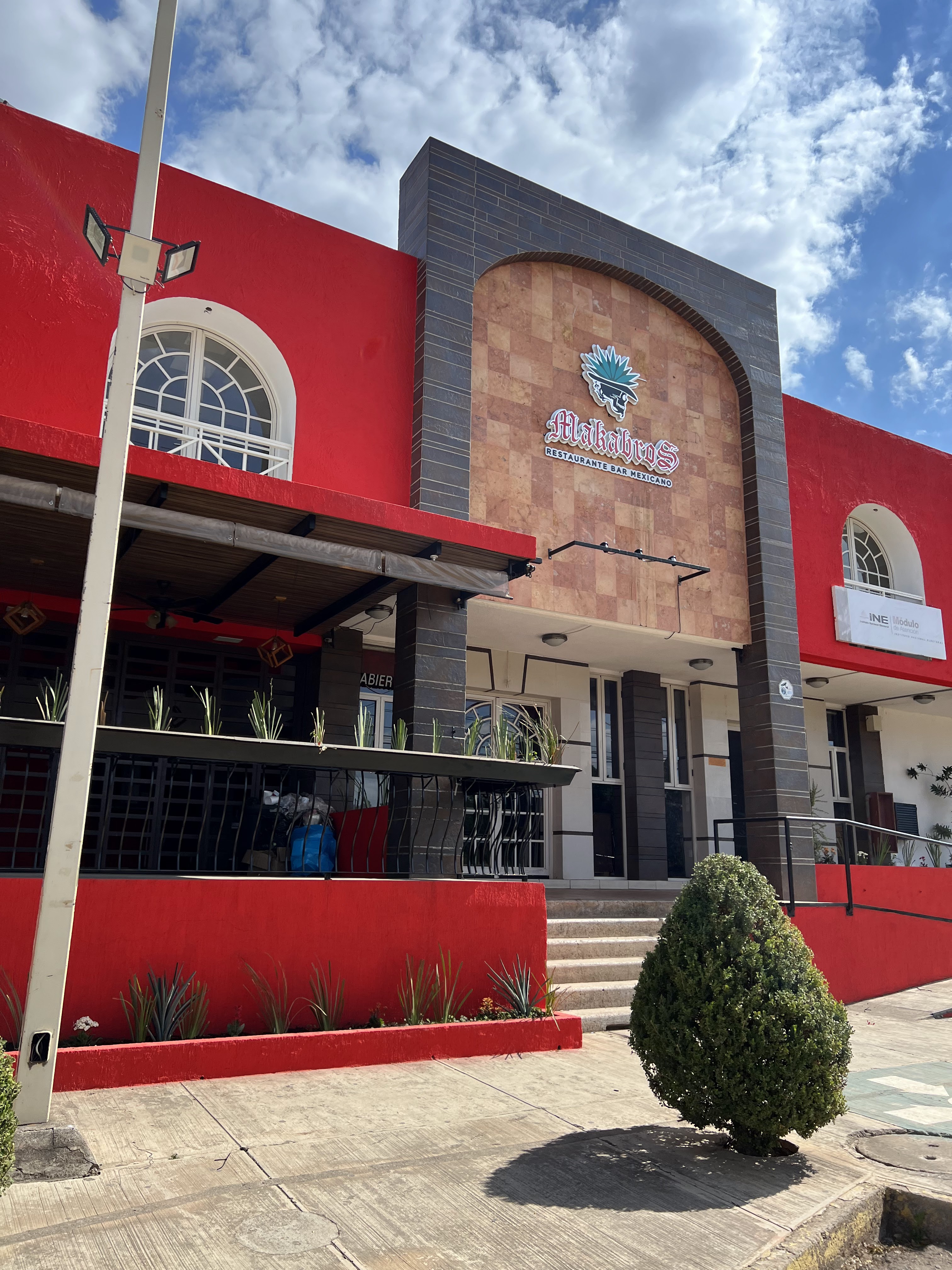 Makabros Restaurant image 1