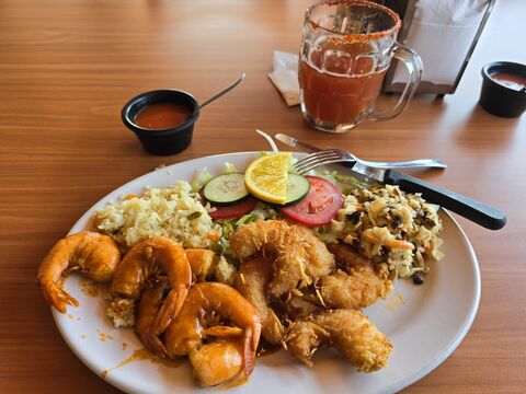 Mariscos El Puerto image 2
