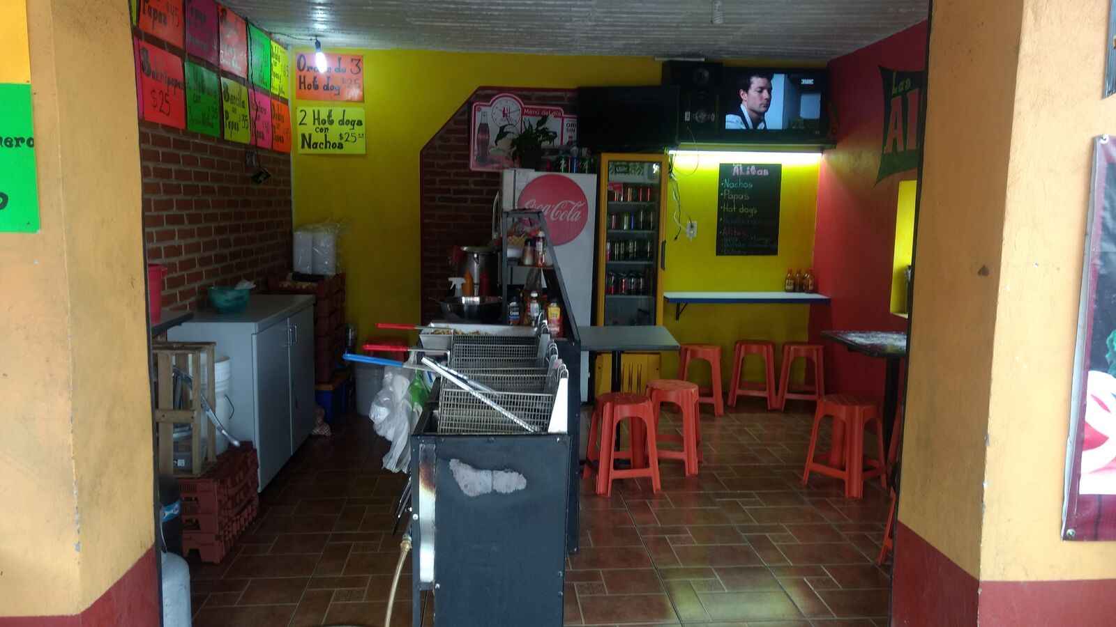 Las Alitas image 3