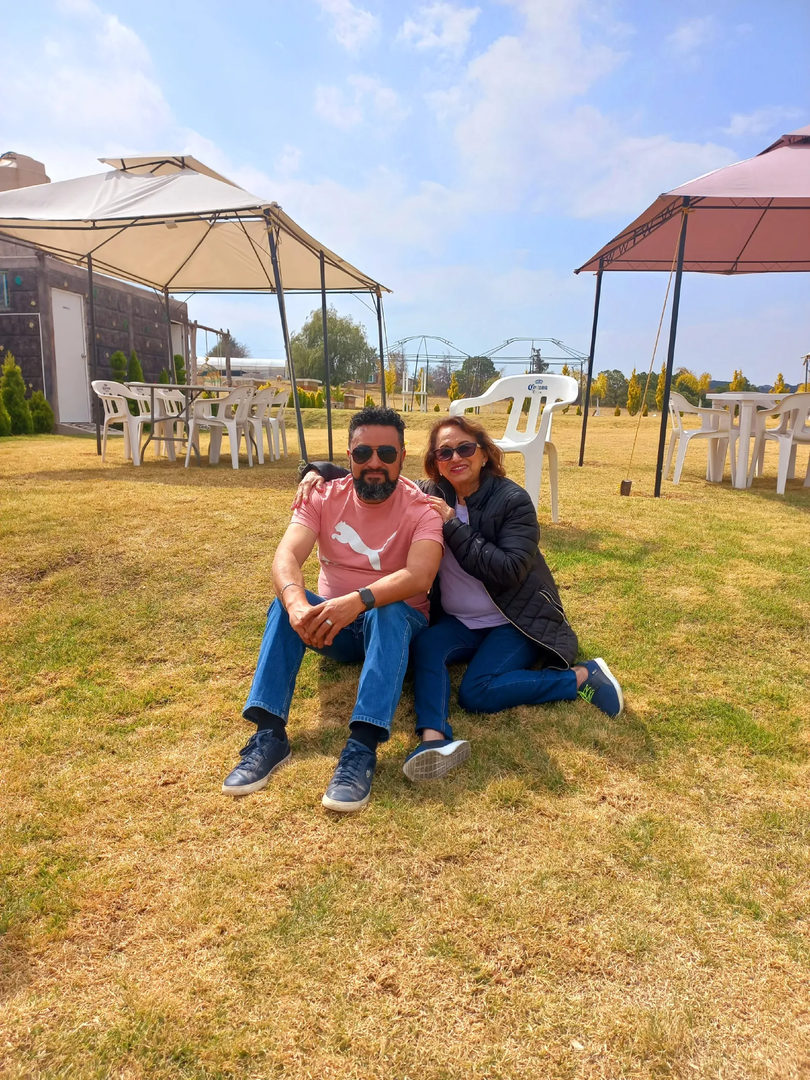 Los che's compadres image 10