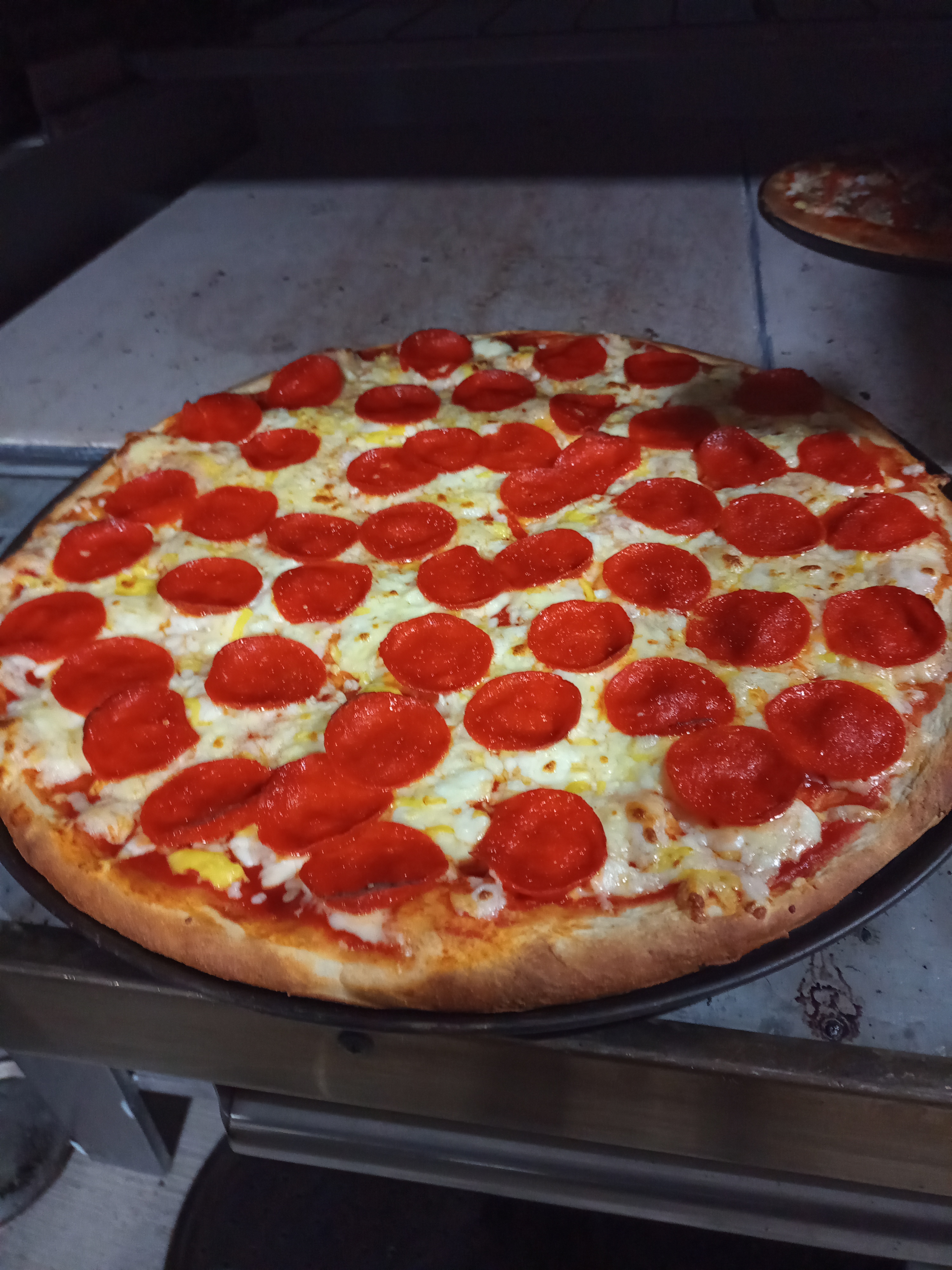 Pizzería más chesse image 5