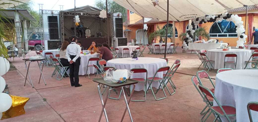 Meseros y preparación de bebidas CAAR image 1