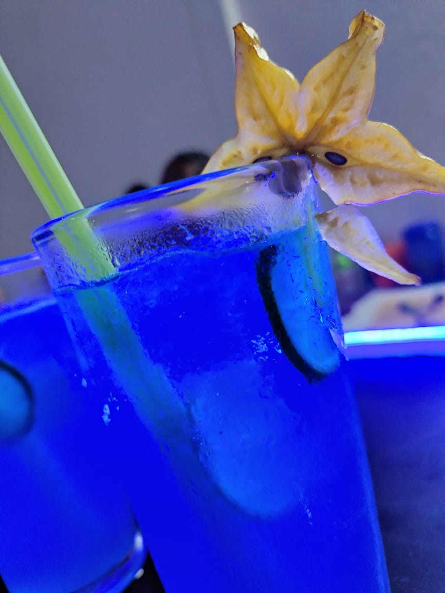 Meseros y preparación de bebidas CAAR image 2