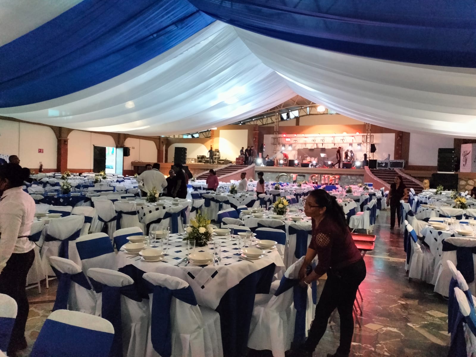 Meseros y preparación de bebidas CAAR image 4