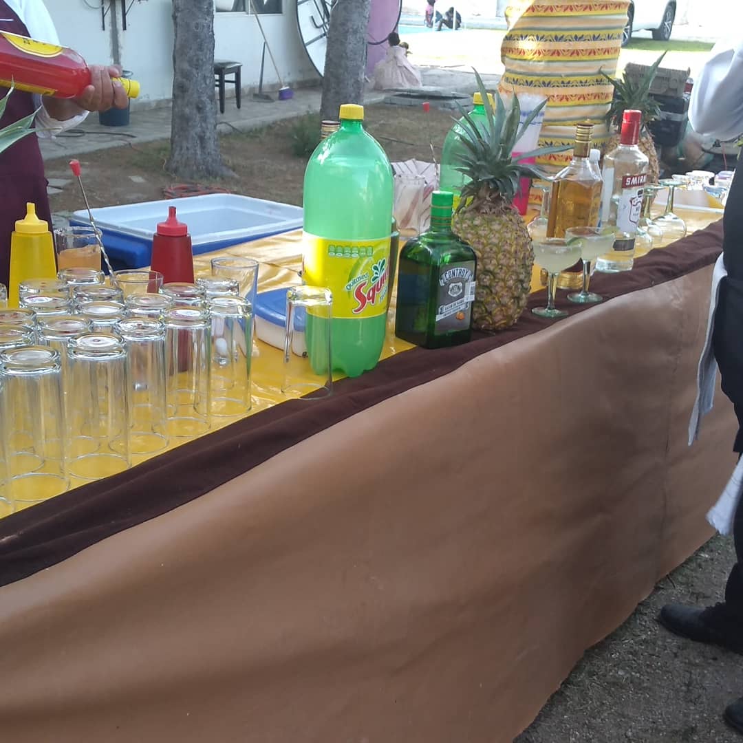 Meseros y preparación de bebidas CAAR image 10