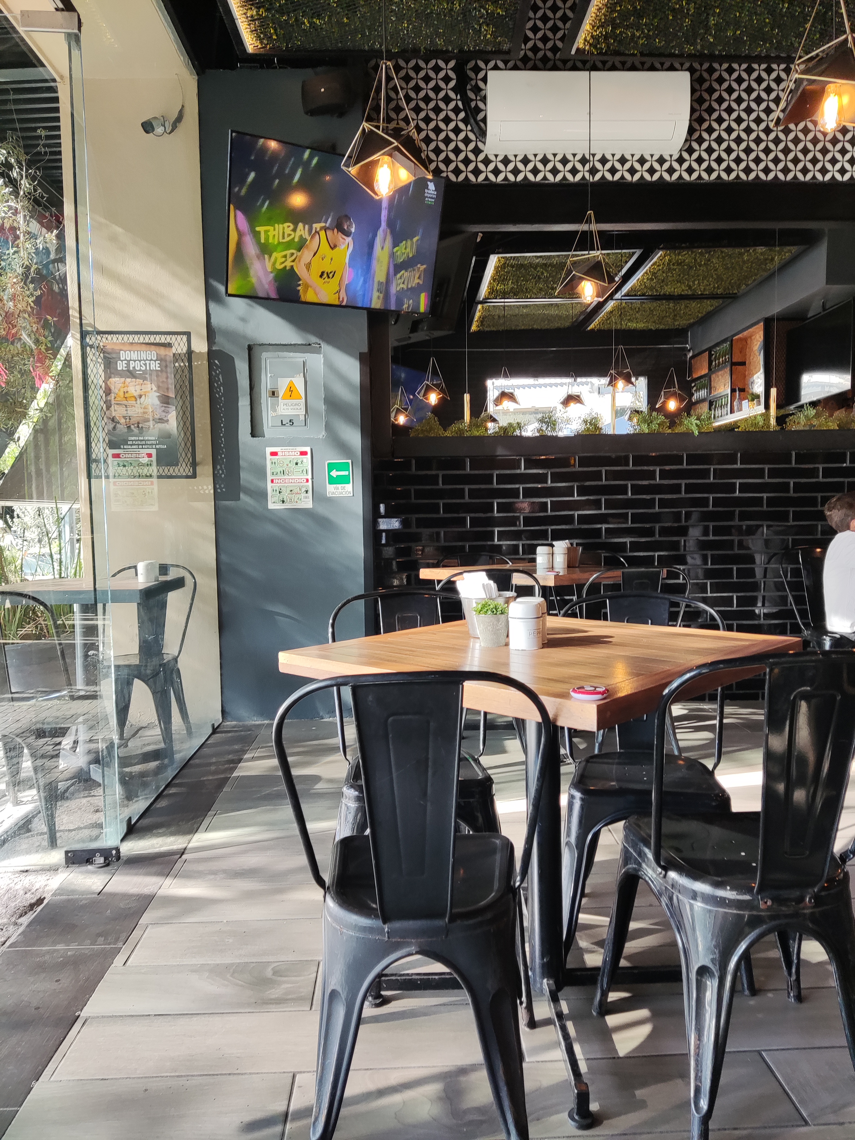 The Crunchy Corner (Plaza Cuatro Hojas) image 10