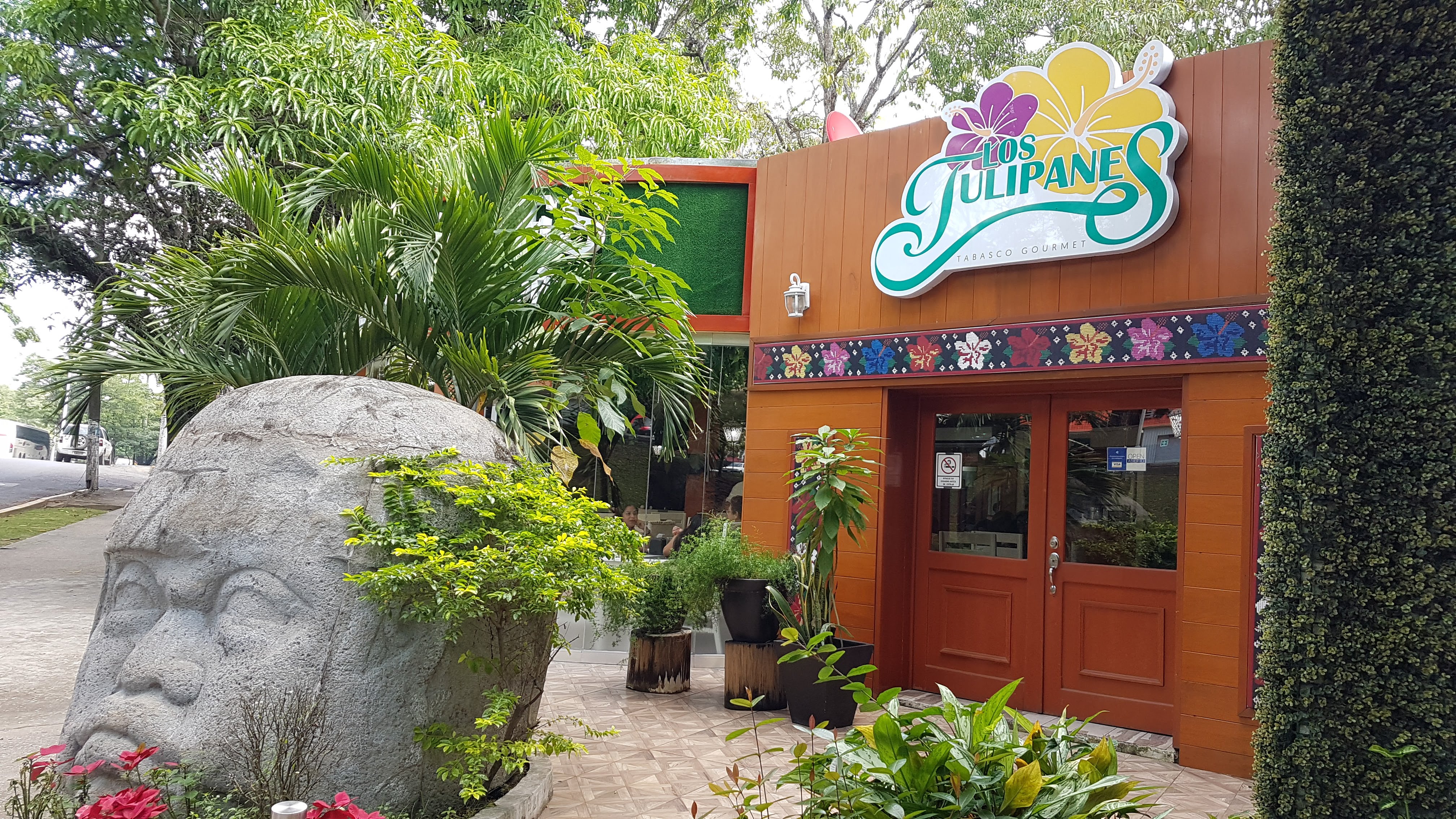 Los Tulipanes Restaurant image 1