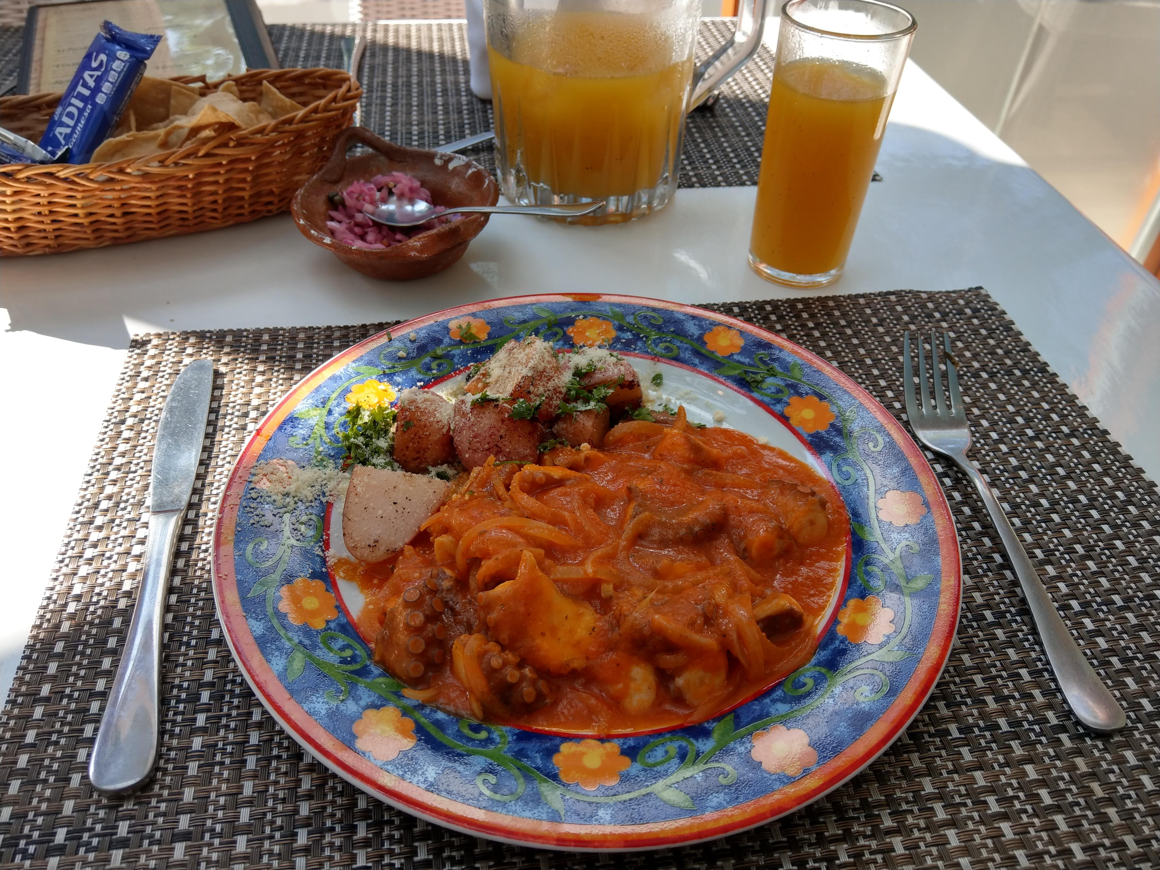 Los Tulipanes Restaurant image 2