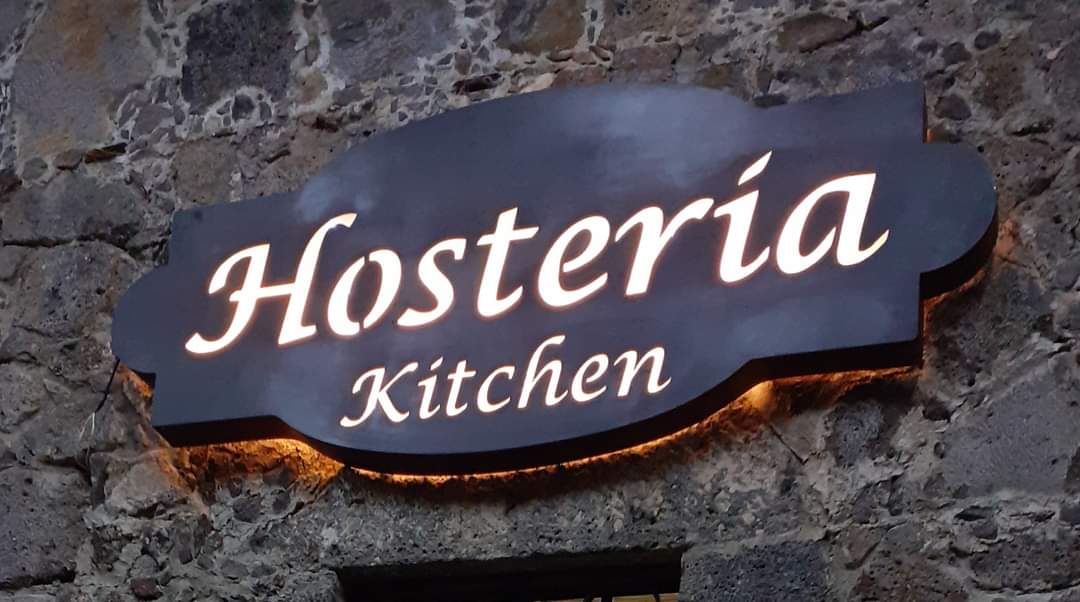 Hostería kitchen image 4