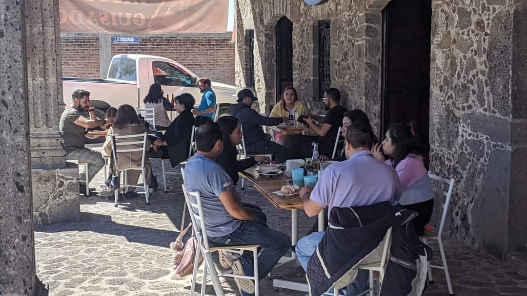 Hostería kitchen image 5