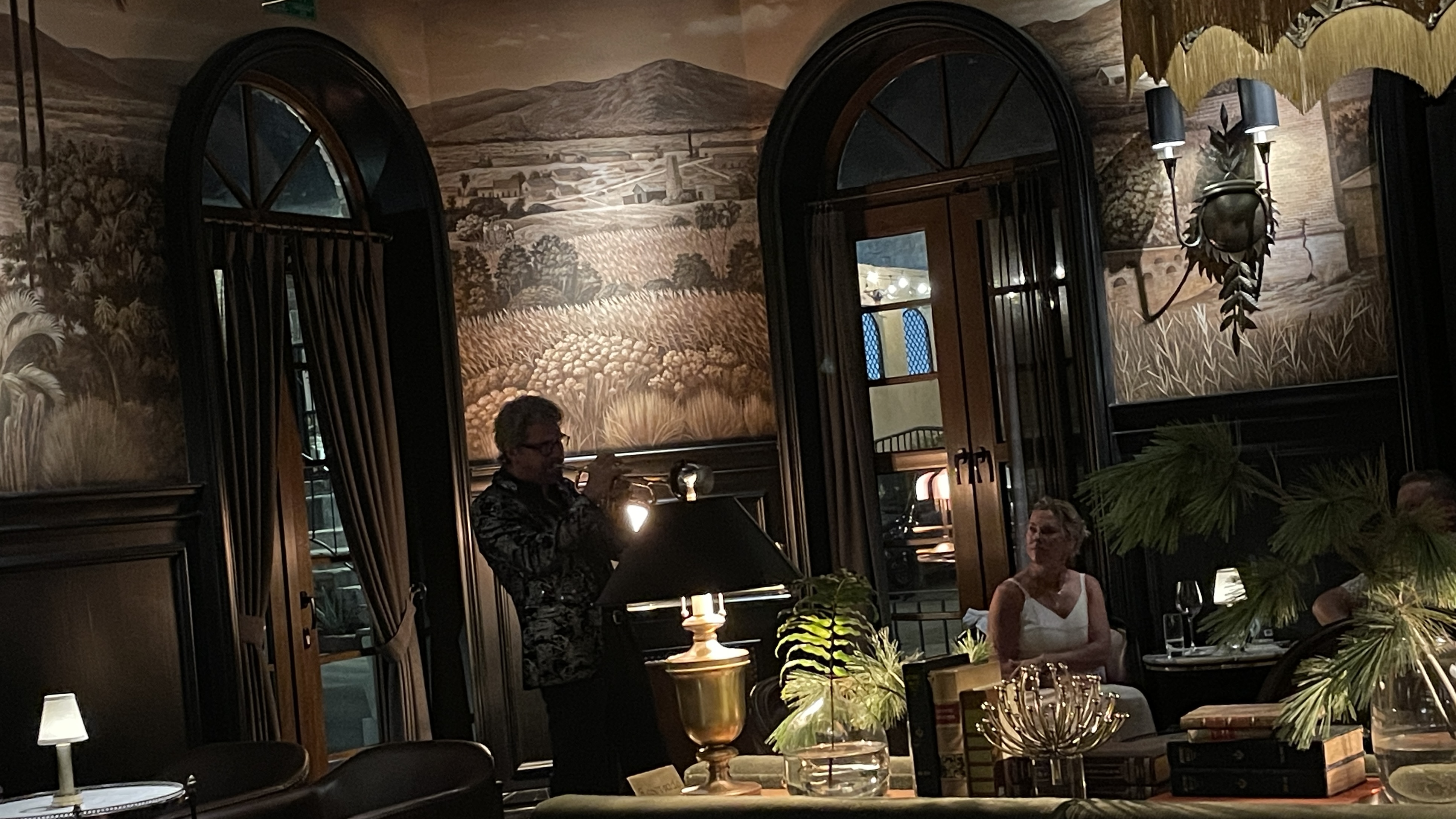 1890 Restaurant image 5