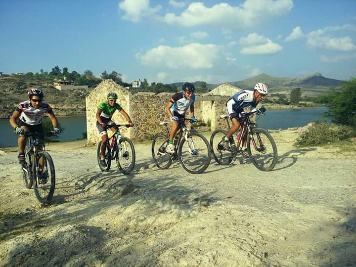 Los Pollitos Pollería image 2