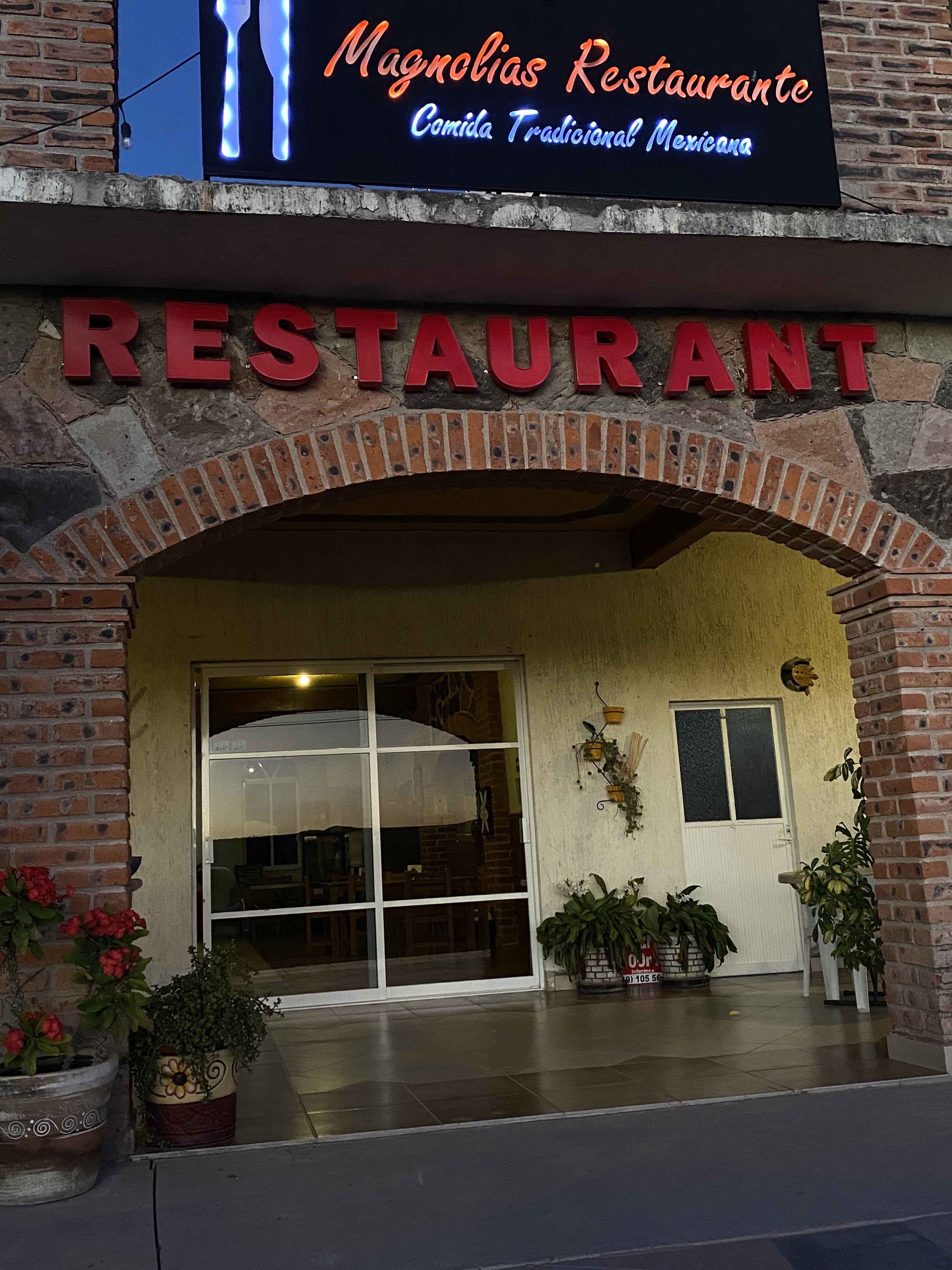 MAGNOLIAS RESTAURANTE image 1