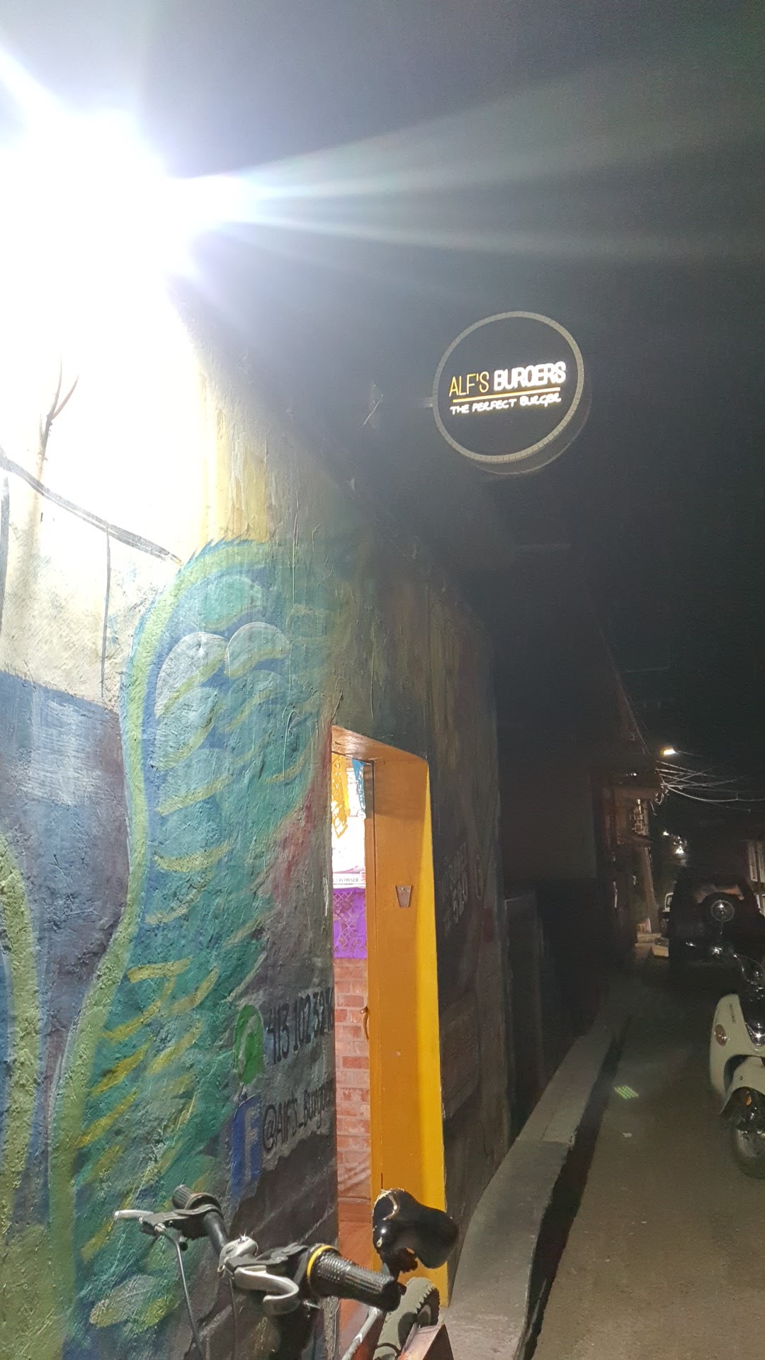 Alf's Burgers image 10