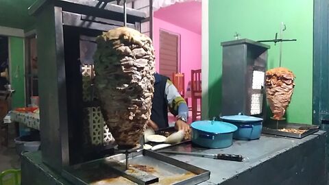 Taquería árabes y al pastor image 1