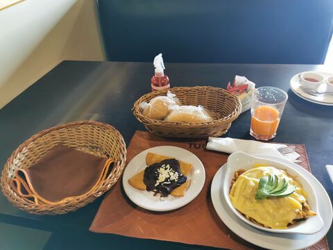 Tu Lunch image 2