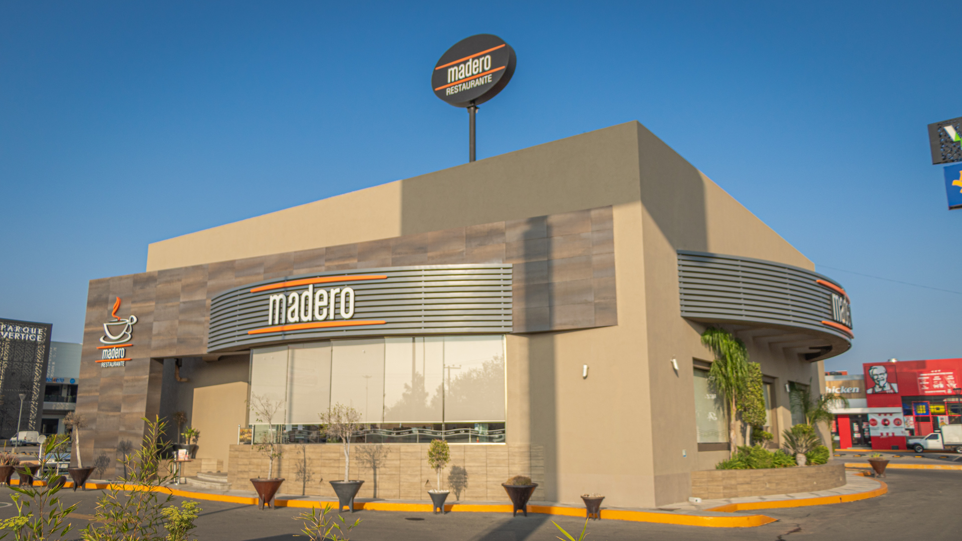 Madero Restaurante - Villas image 1