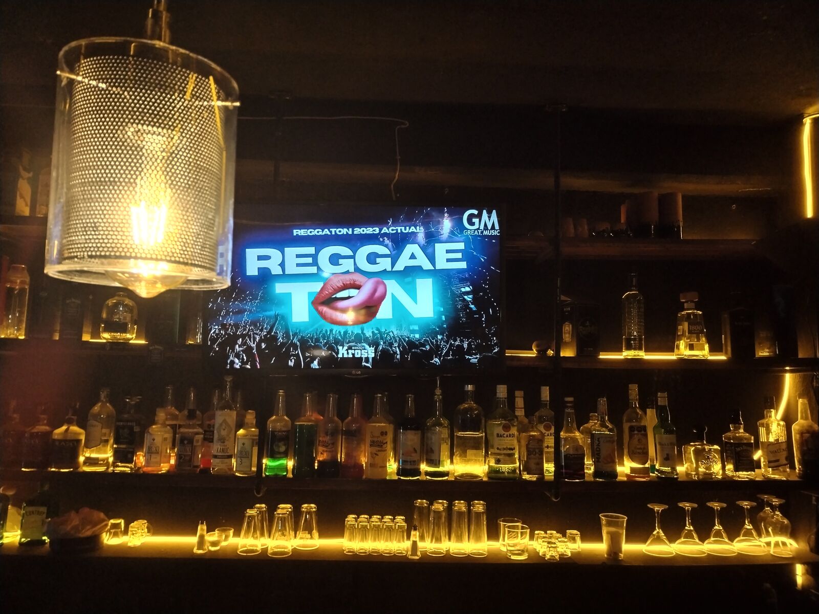 Shoters Bar Restaurante image 1