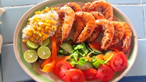 El Bambú carnes y mariscos image 1