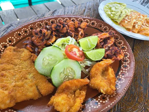 Restaurante El Hoyo De Cangrejo TNT Mariscos image 2