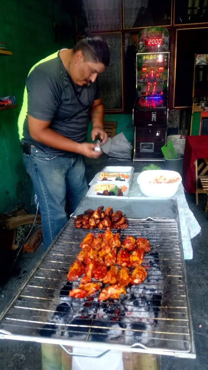 Alitas y hamburguesa Lucy image 5
