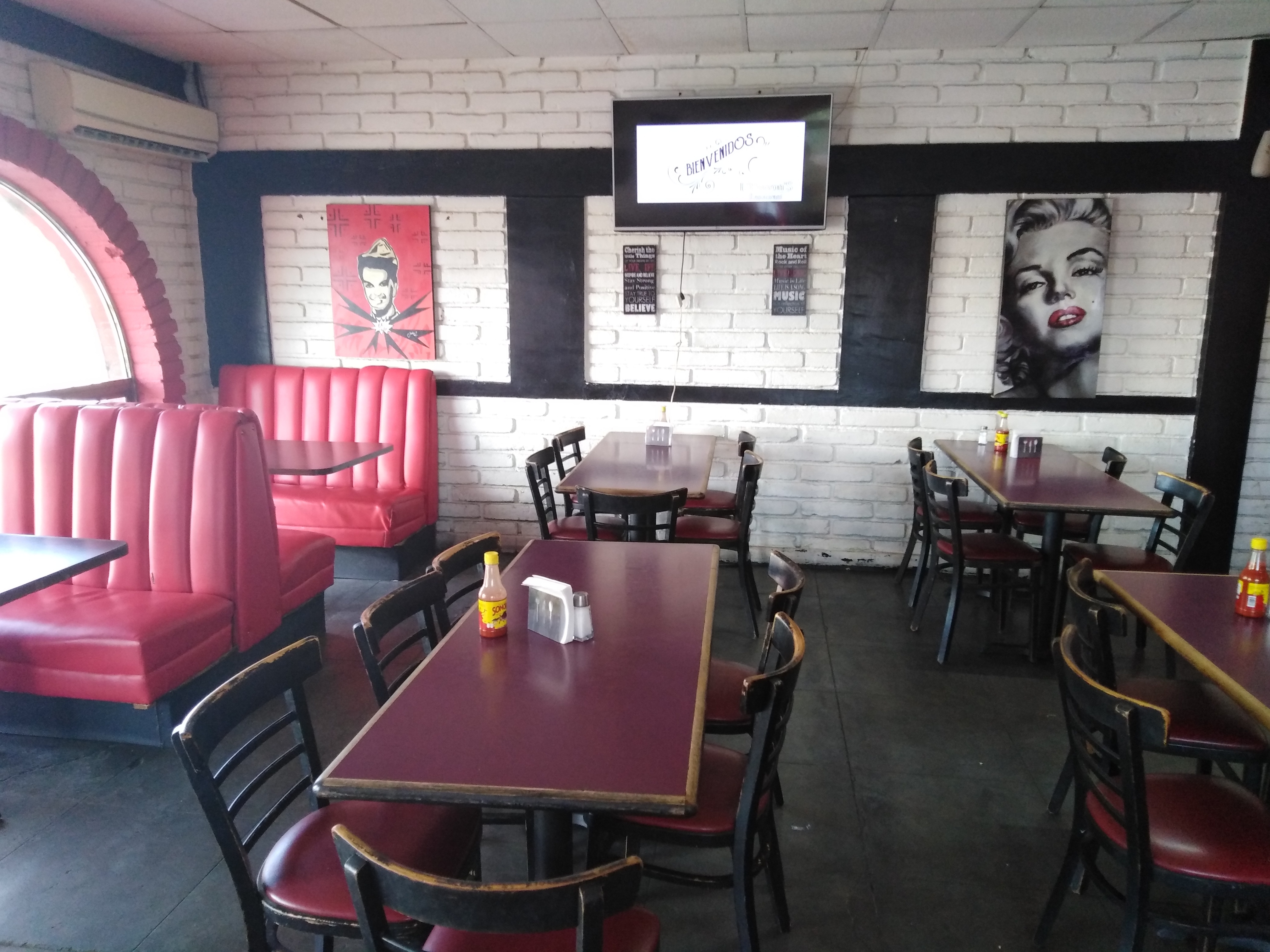 L' Burron'S Restauran image 6