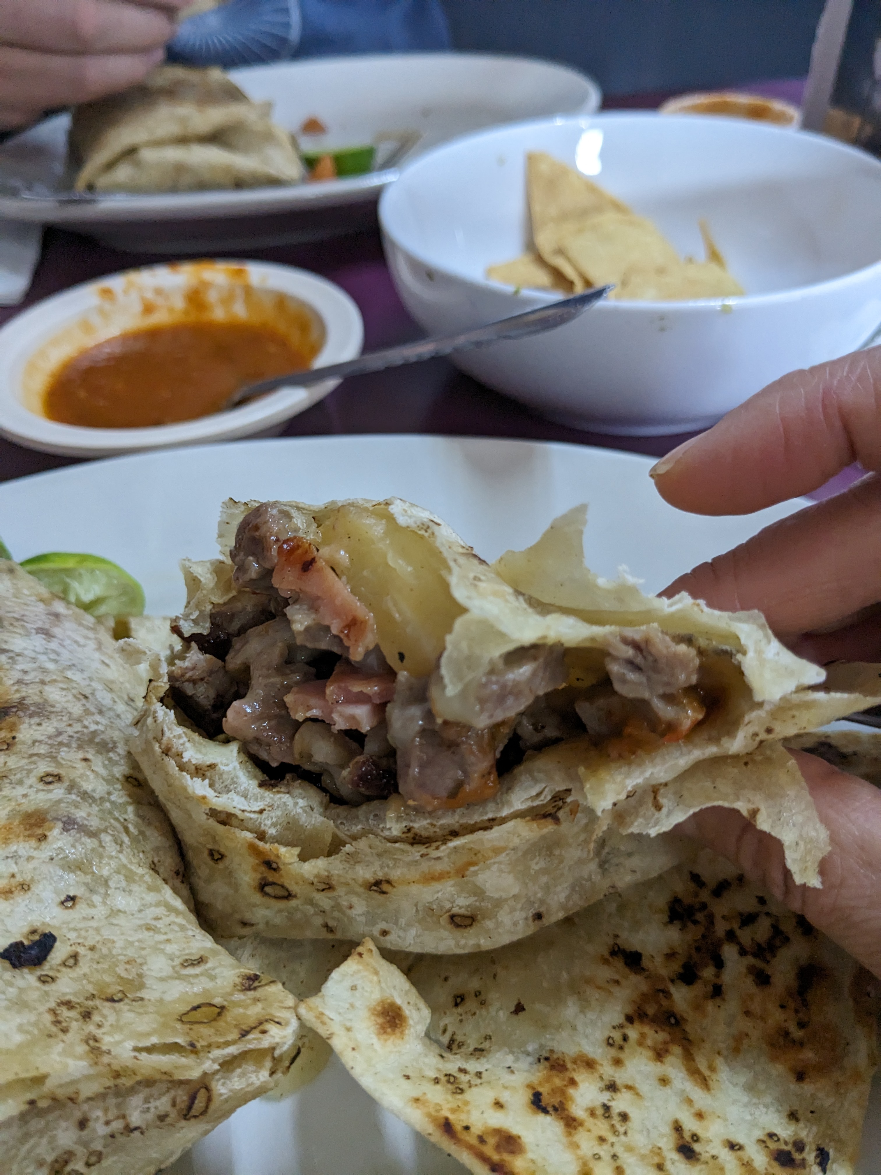 L' Burron'S Restauran image 7