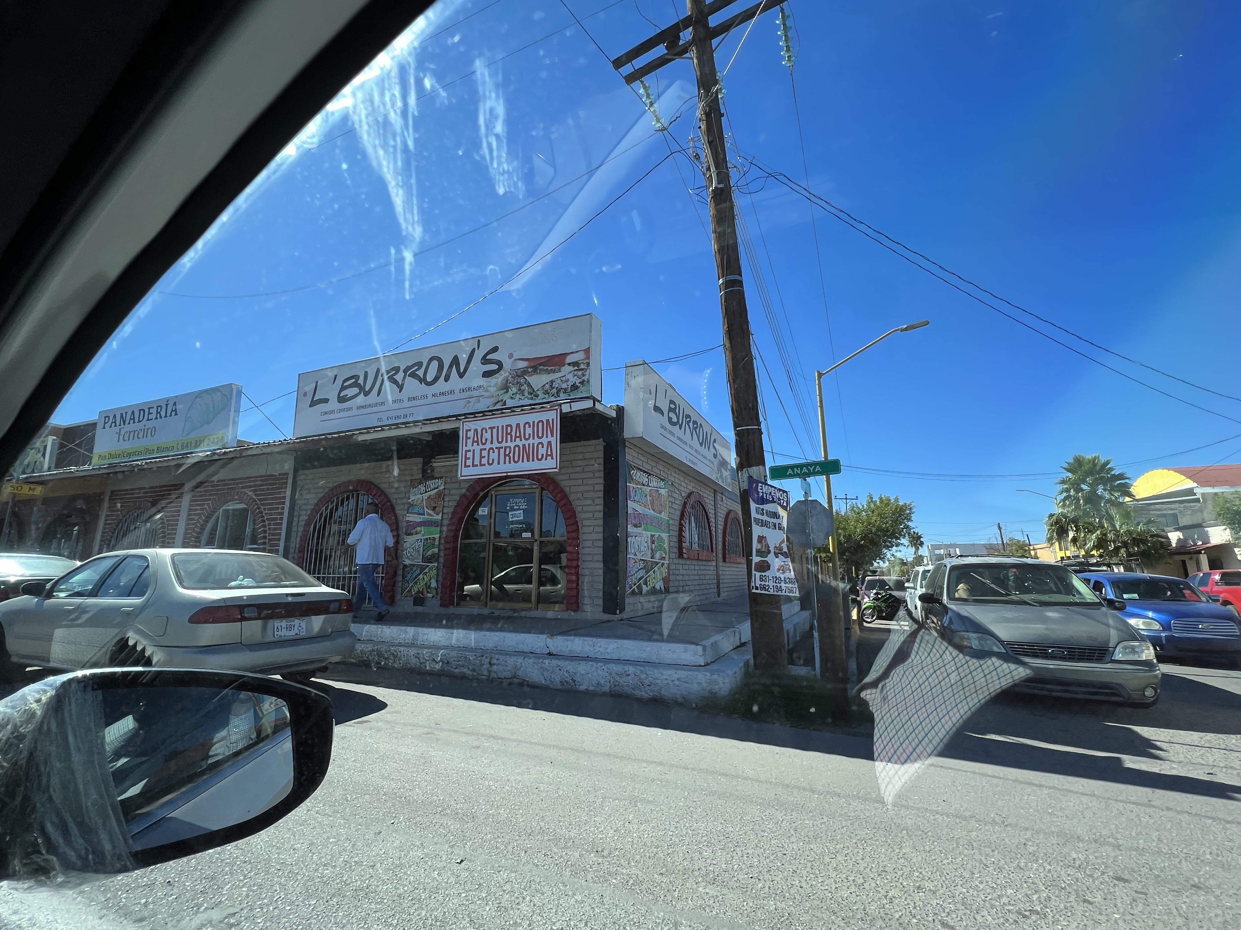 L' Burron'S Restauran image 8